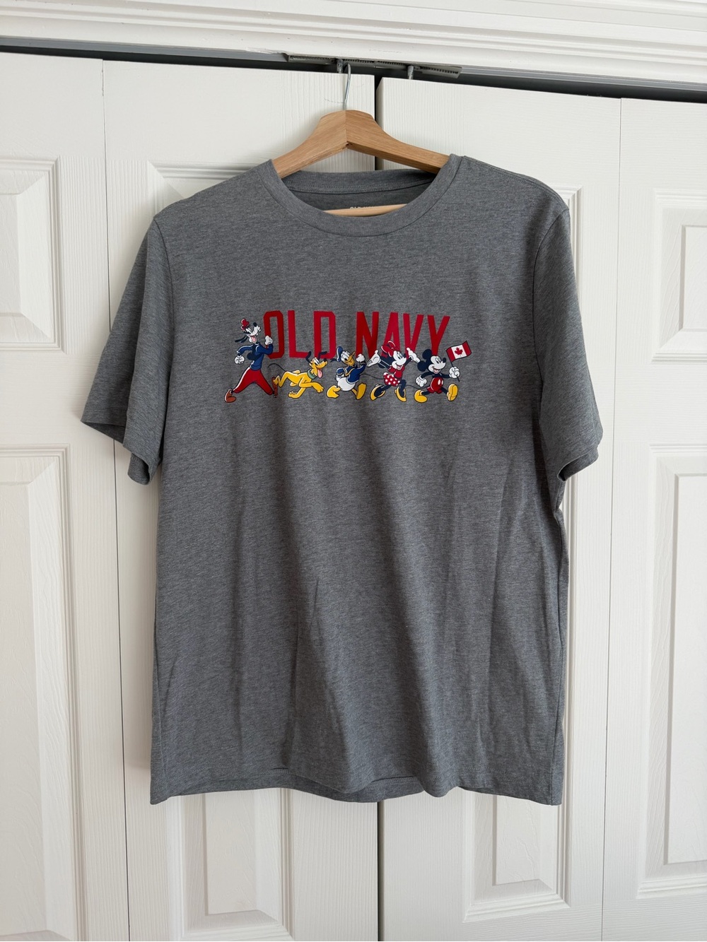 Old Navy x Disney Mickey & Friends Graphic T-Shirt Gray Size M